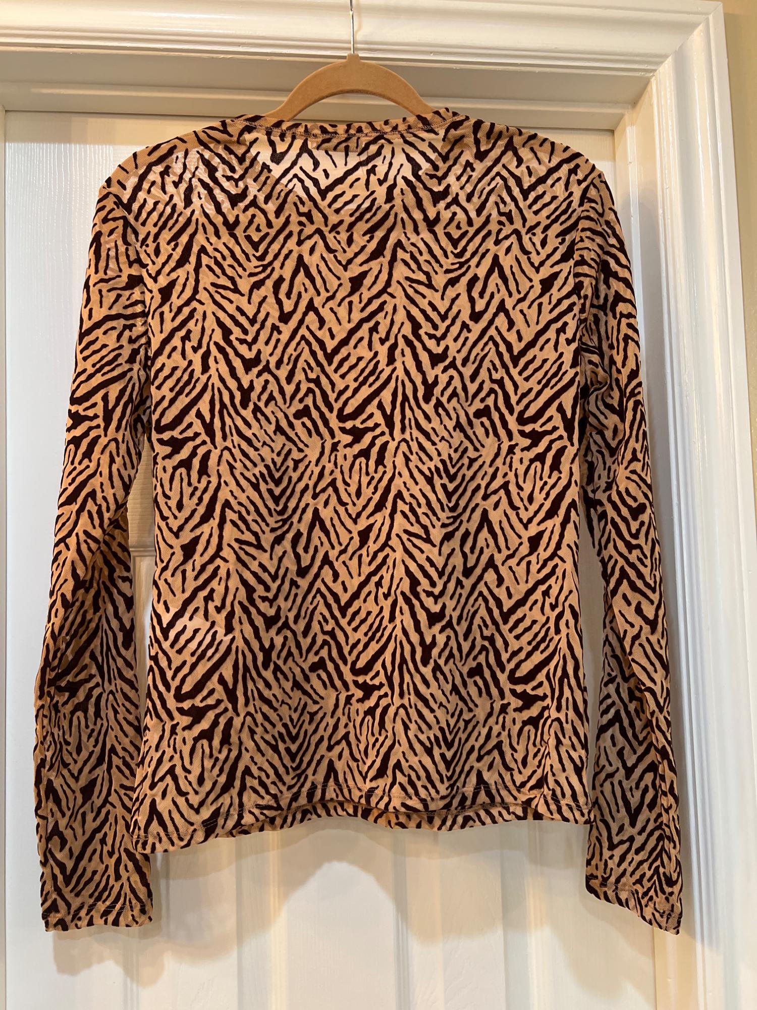 CONTRAST FLOWER T-SHIRT