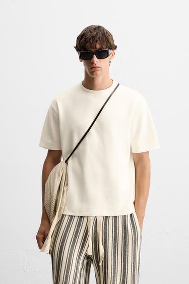 سويت شيرت هيكلي - أبيض مكسور الخاص بـ Zara