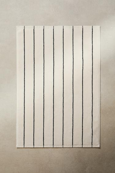 THIN STRIPE BATH MAT - Ivory by Zara