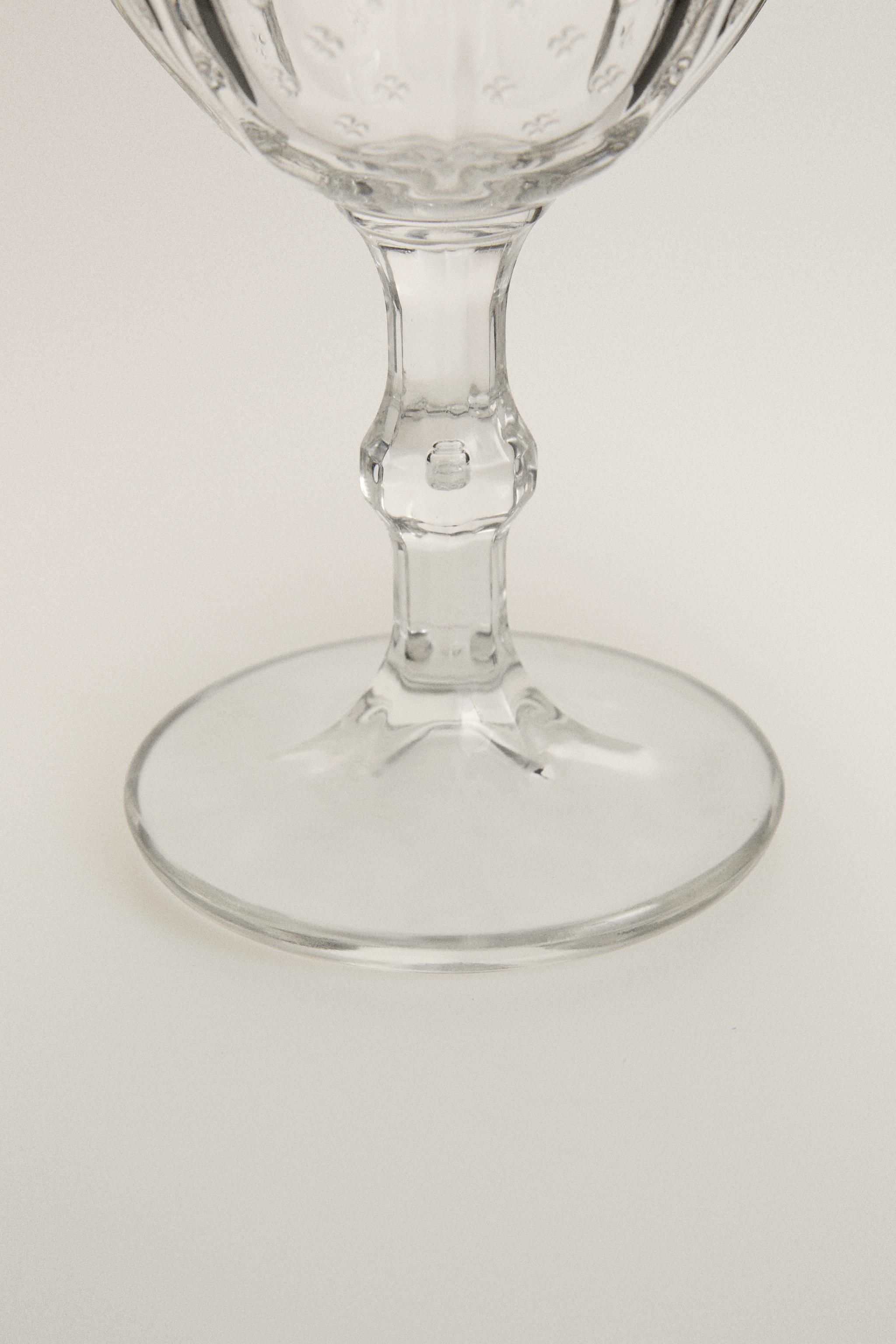 VERRE À VIN RELIEF FLEURI