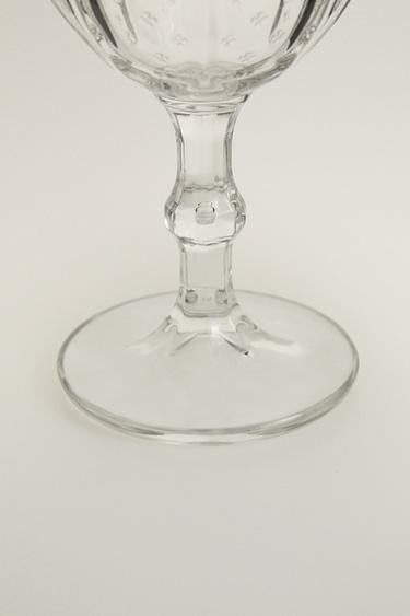 VERRE À VIN RELIEF FLEURI - Transparent de Zara - Image 3
