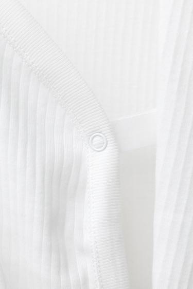 LOT DE TROIS BODYS MANCHES COURTES COL KIMONO BASIQUES - Blanc cassé de Zara - Image 3