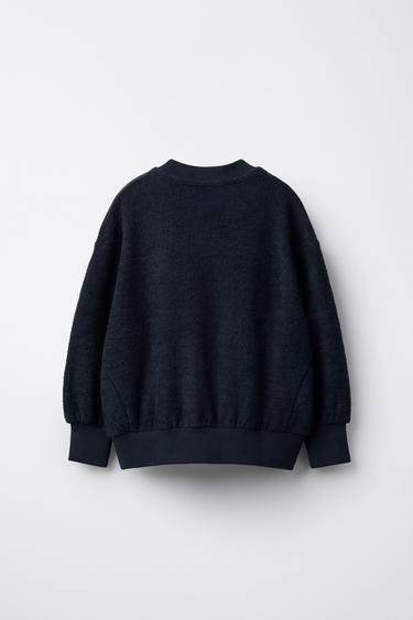 BOUCLÉ-SWEATSHIRT MIT GESTICKTEM SCHRIFTZUG - Marineblau von Zara