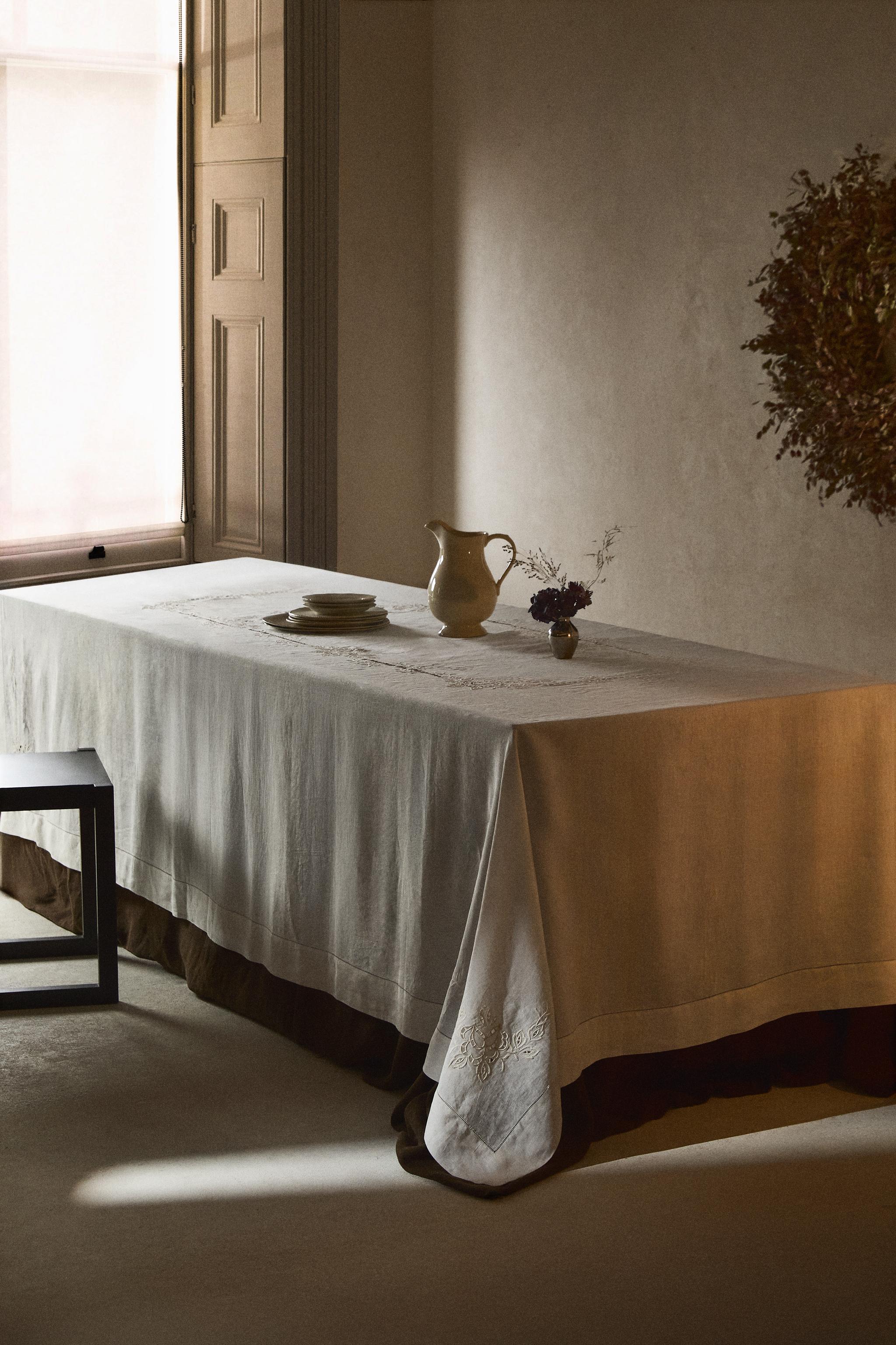 NAPPE LIN BRODERIE FLORALE ET JOUR ÉCHELLE