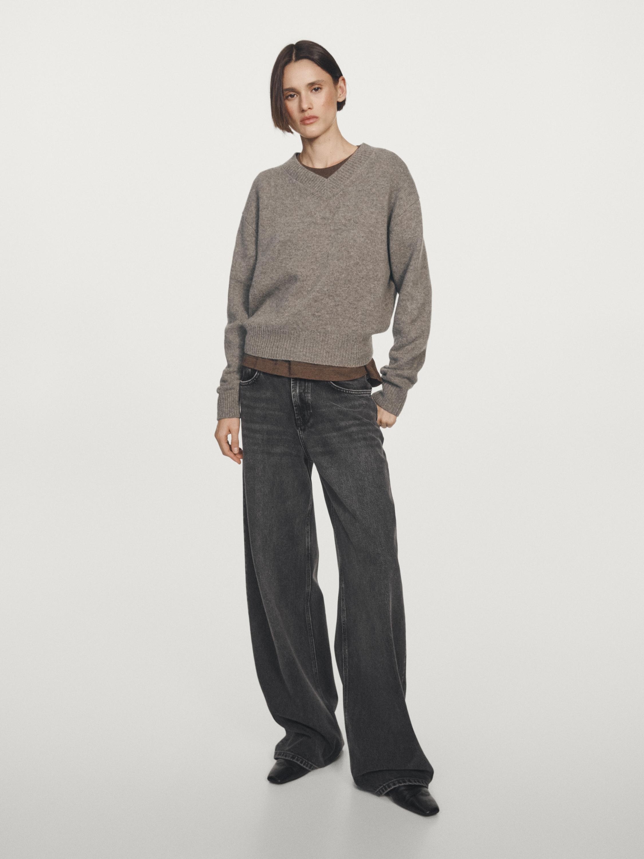 100% wool V-neck knit sweater