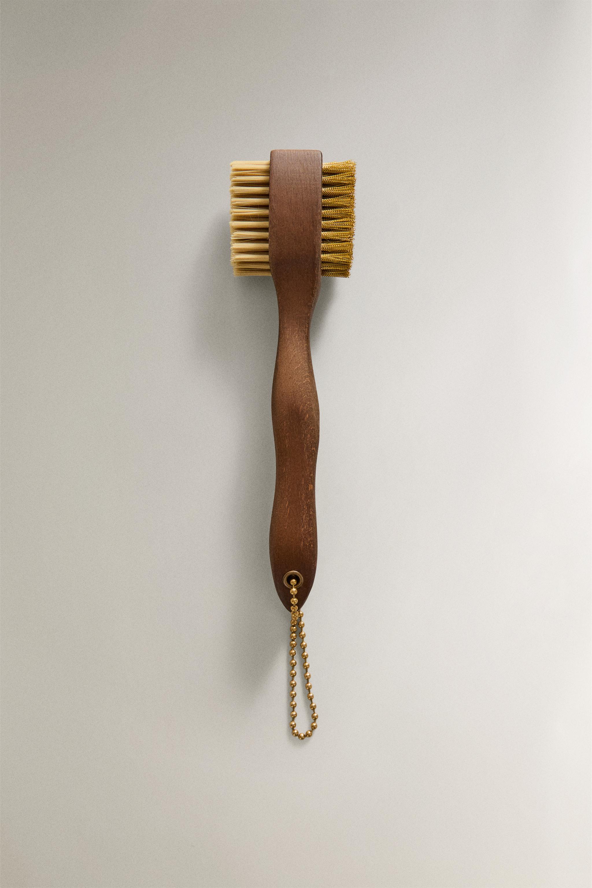 WOODEN GOLF BRUSH