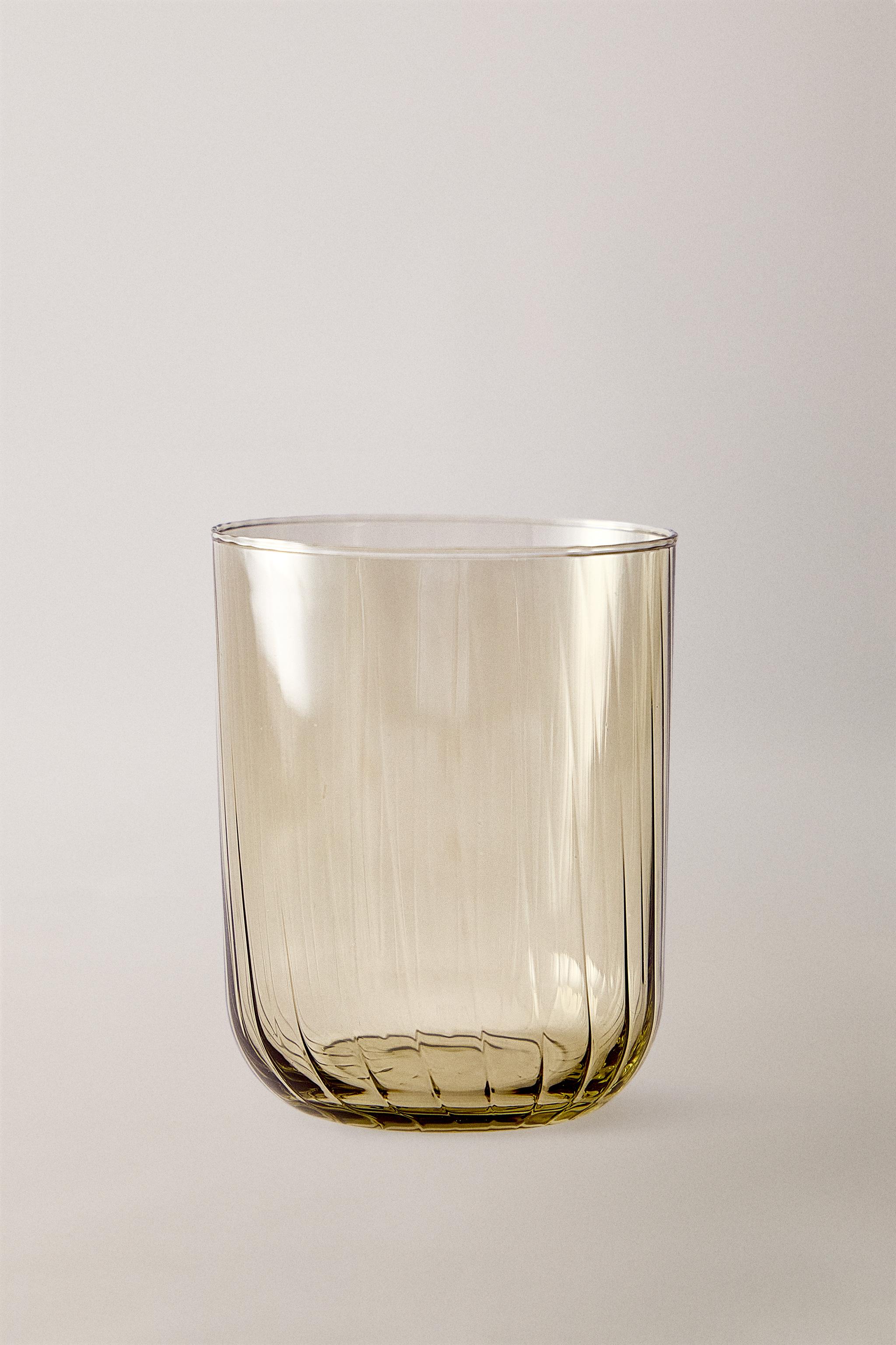 GLASS TUMBLER WITH RAISED LINES
