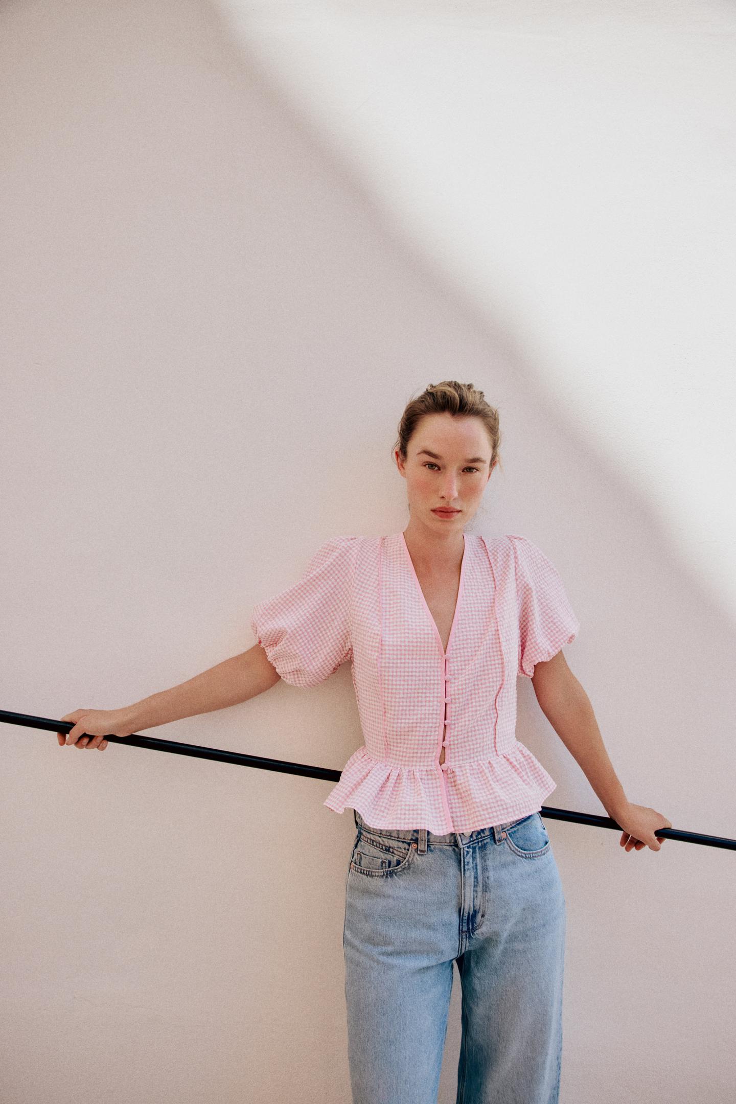 Женская блузка Zara Gingham Peplum Blouse, цвет: Розовый / Белый — фото 2