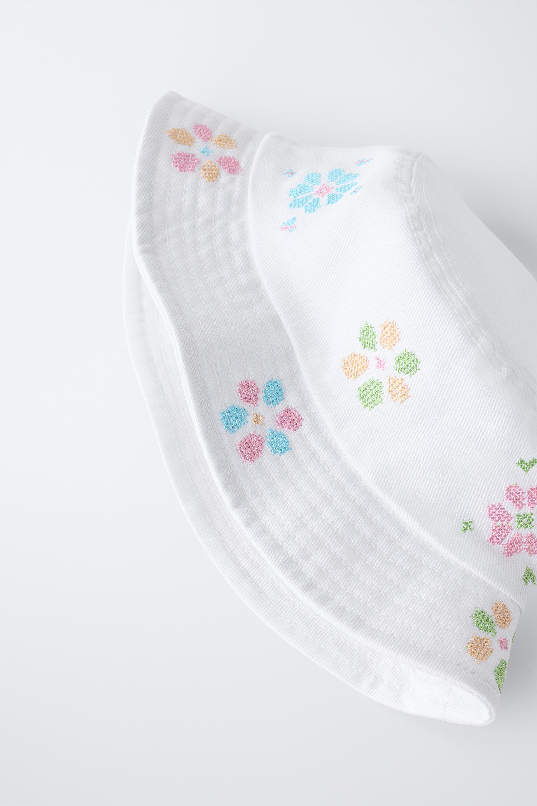 CHAPEAU SEAU BRODERIES POINT DE CROIX