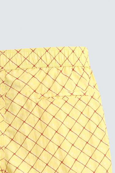 MAILLOT DE BAIN MI-LONG À IMPRIMÉ GÉOMÉTRIQUE DÉLAVÉ - Jaune de Zara - Image 10