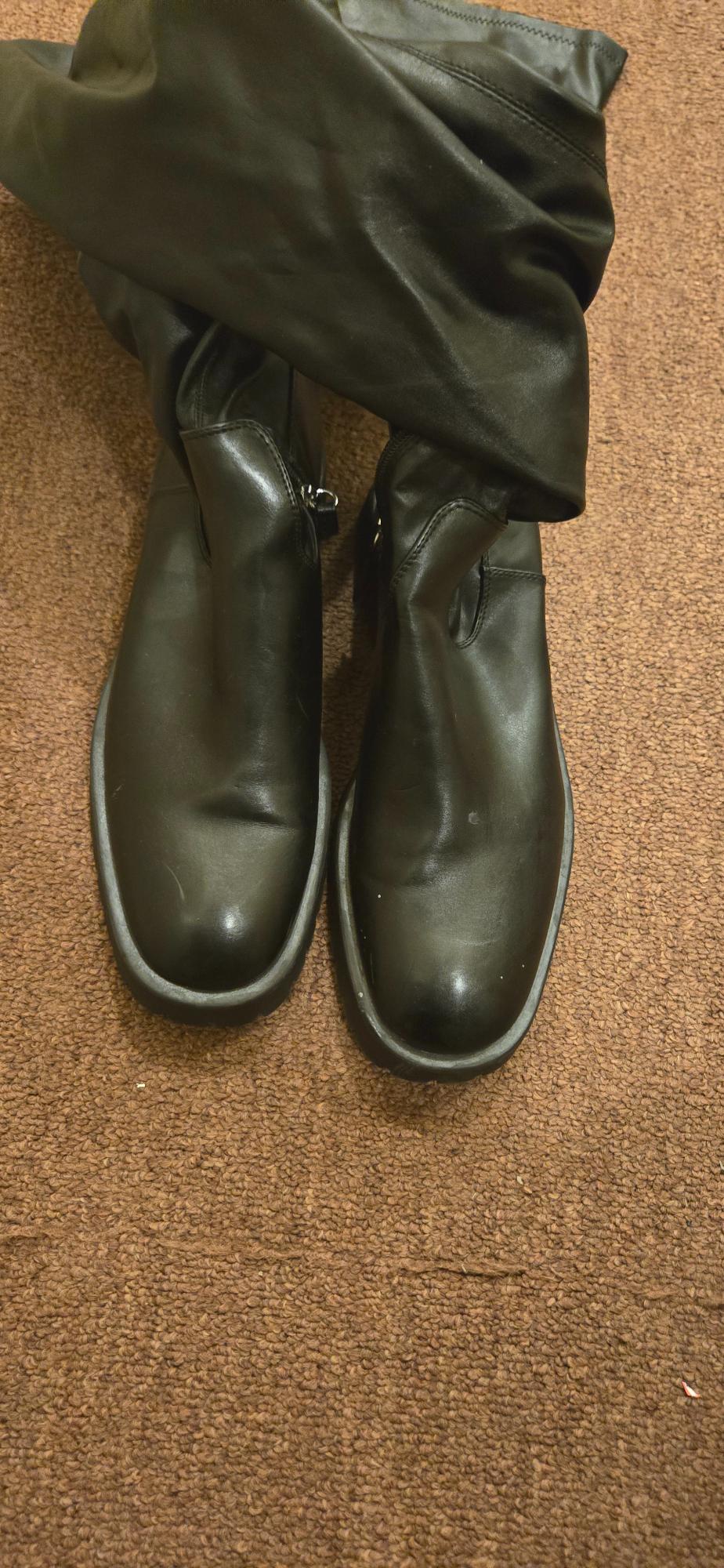 FLAT OVER THE KNEE BOOT NWOT HAS A SCRATCH THAT IS A SPOT ON THE FRONT PLEASE VIEW IMAGES - Image 2