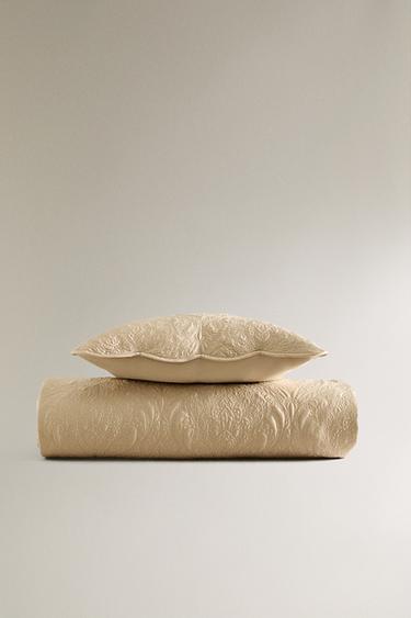 DAMASK-STYLE QUILT - Beige by Zara - Image 0