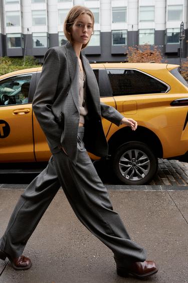 ДВУБОРТНЫЙ БЛЕЙЗЕР С ПОДПЛЕЧНИКАМИ — Черный / Цвет небеленого полотна от Zara