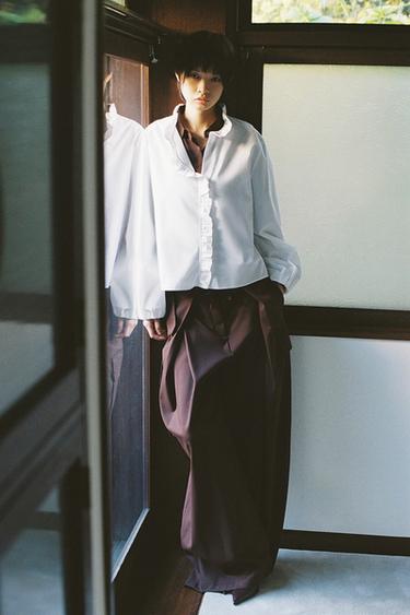 フリル付きポプリンブラウスホワイトZaraのフリル付きポプリンブラウス - ホワイト 