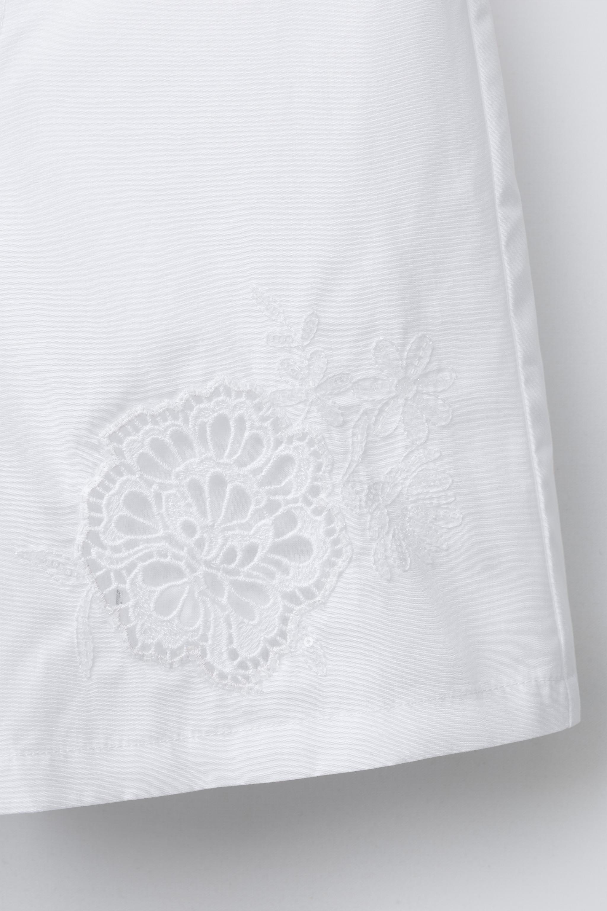 EMBROIDERED FLORAL POPLIN SHORTS