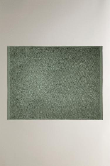 NON-SLIP PLAIN BATH MAT - Khaki by Zara
