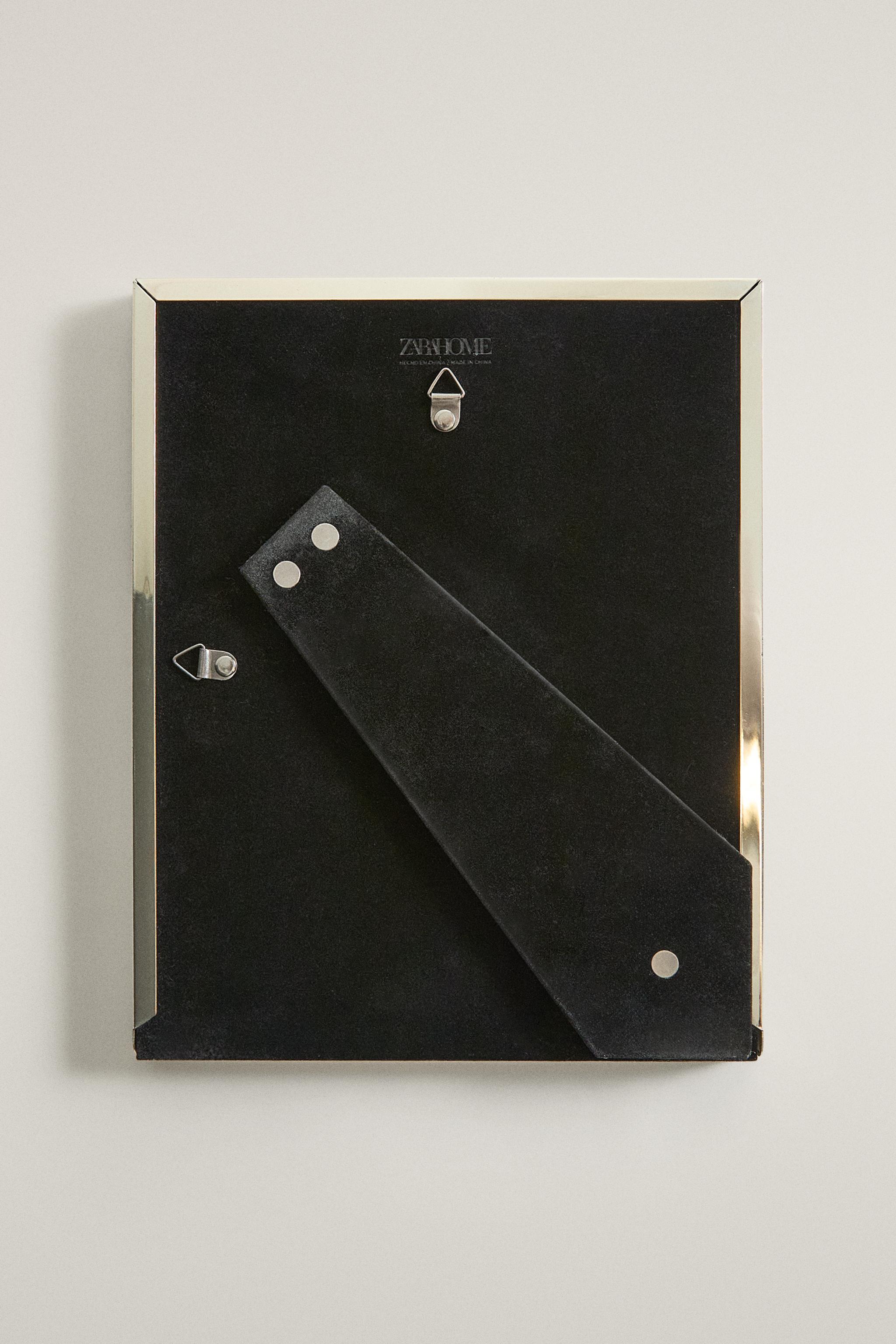 METAL PICTURE FRAME WITH STEPPED MAT