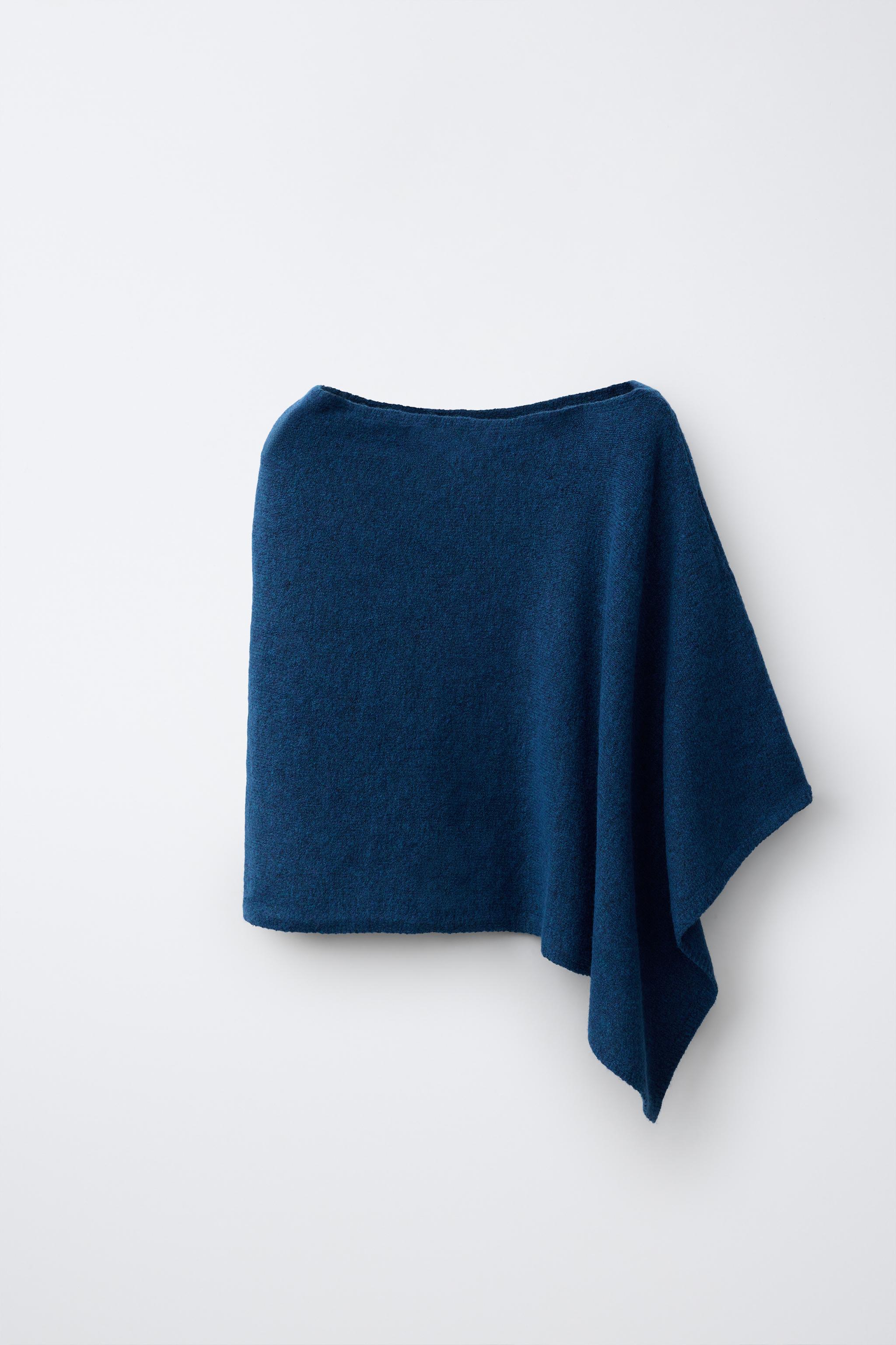 CAPE EN MAILLE FINE