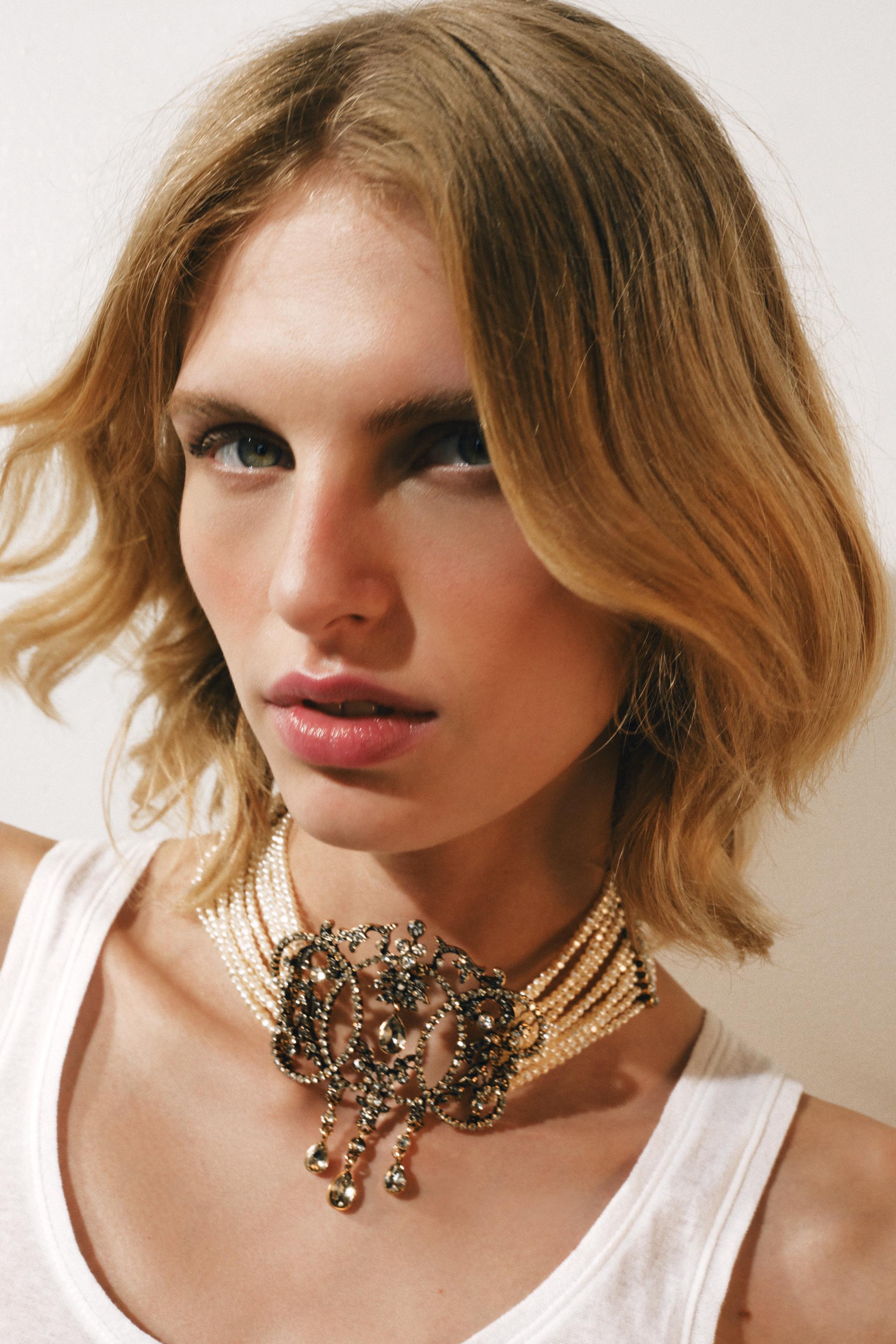 FAUX PEARL AND JEWEL CHOKER NECKLACE — 109