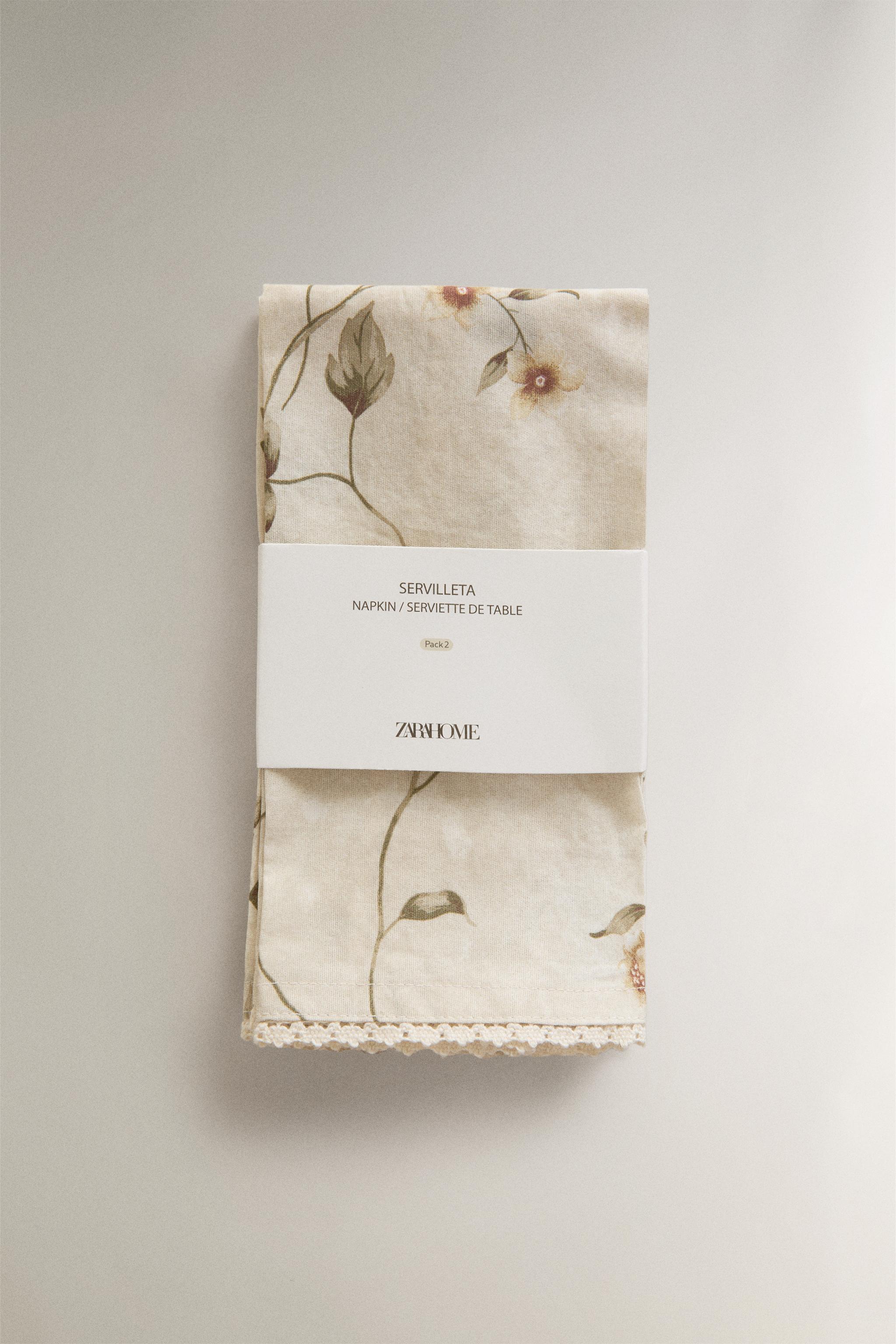 LOT DE 2 SERVIETTES IMPRIMÉ FLORAL ET DENTELLE