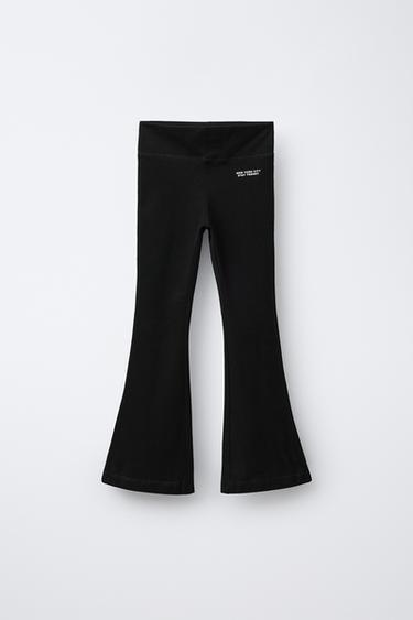 מכנסי טייץ FLARED עם הדפס כיתוב - שחור של Zara