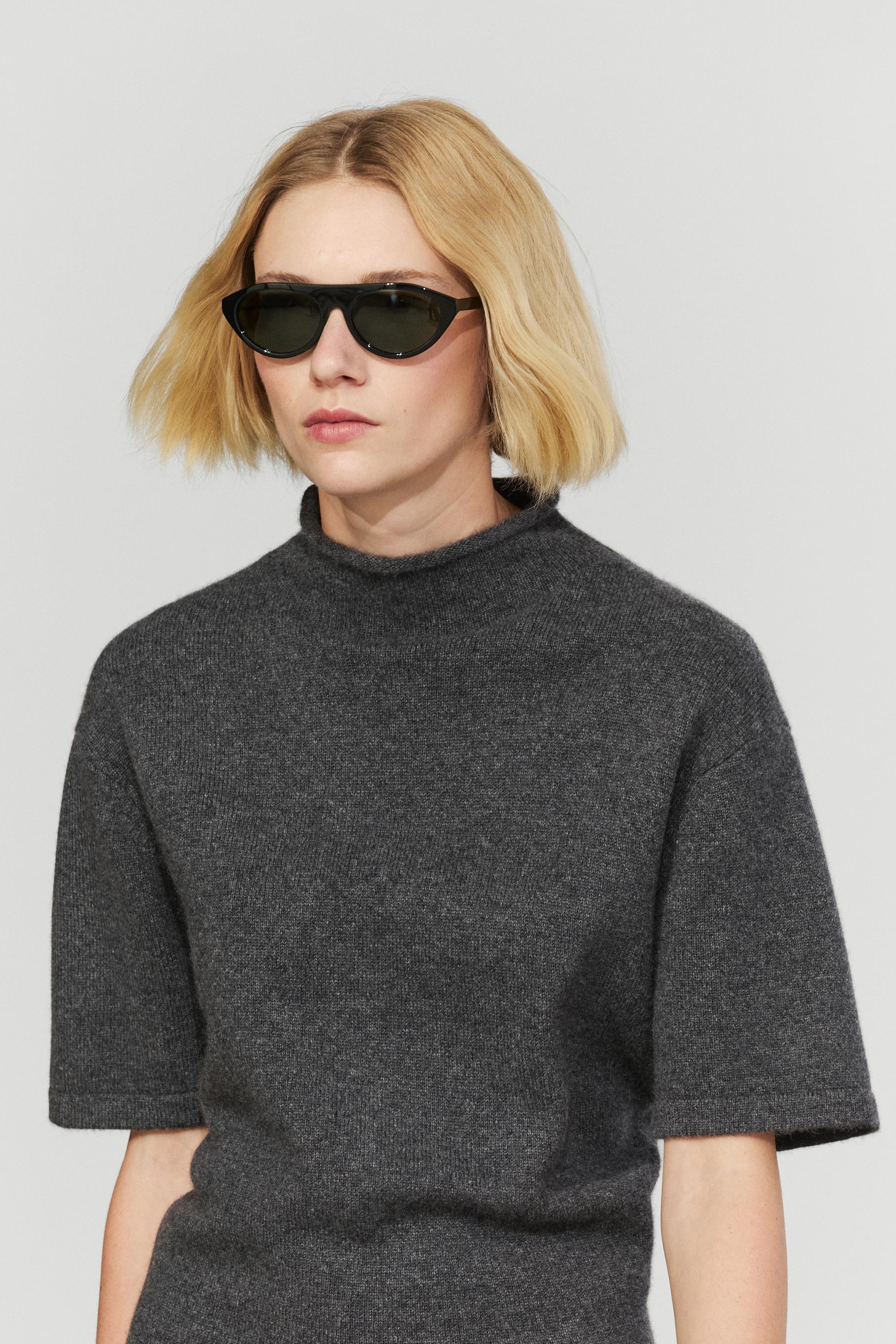 100% cashmere knit short sleeve sweater