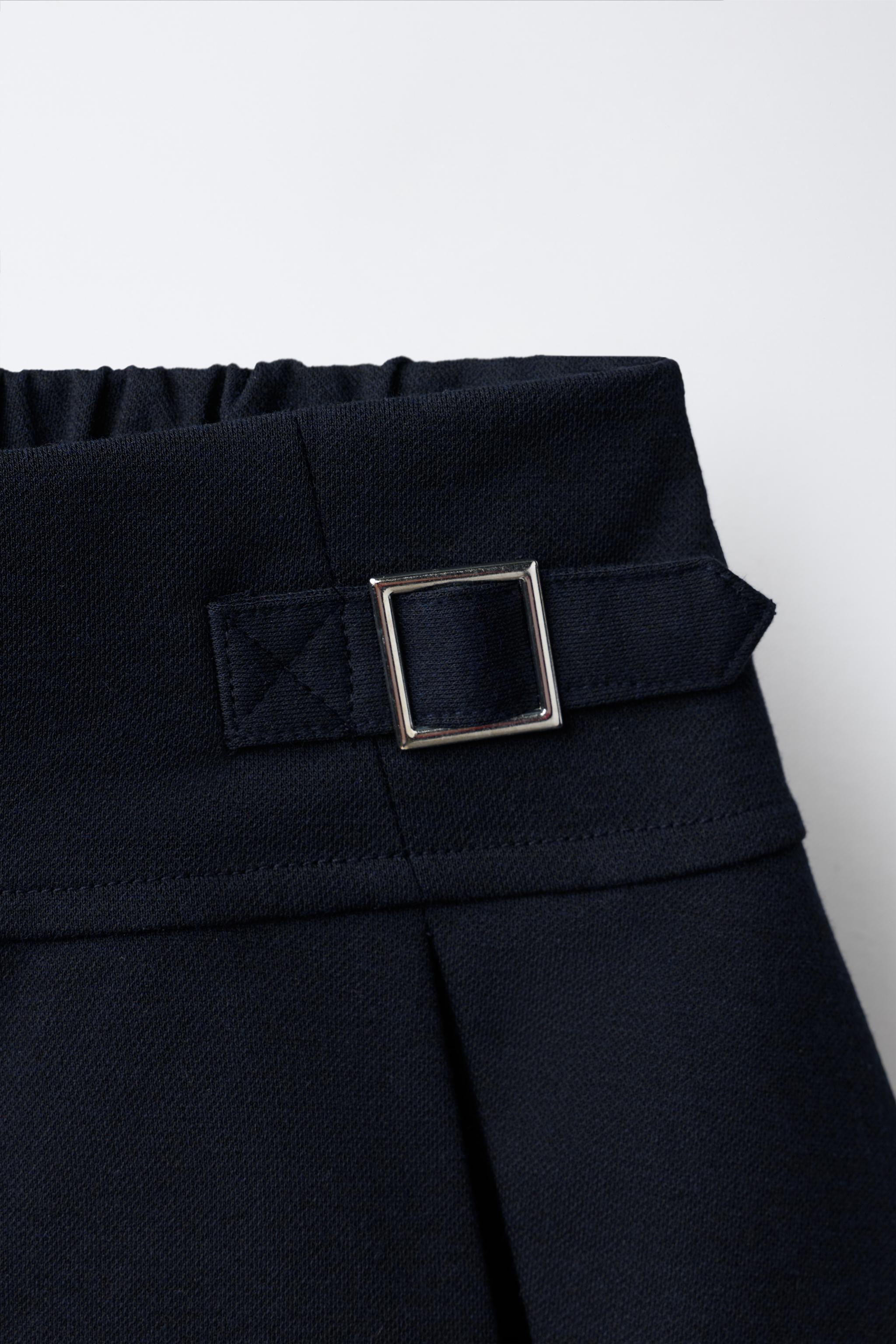 BUCKLE DETAIL SKORT