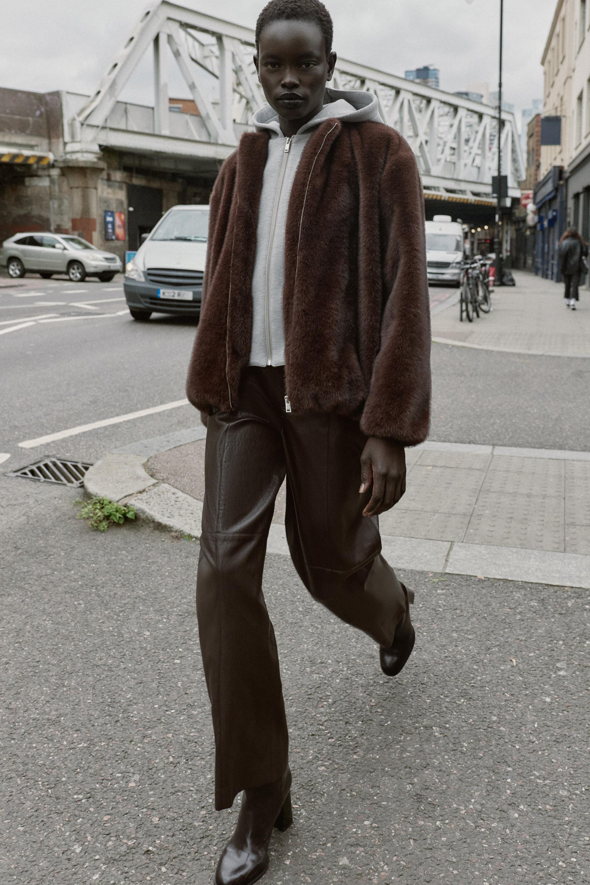 zara レザージャケット　ファー 送関込☆ZARA/ザラ☆フェイクファー襟 フェイクレザージャケット