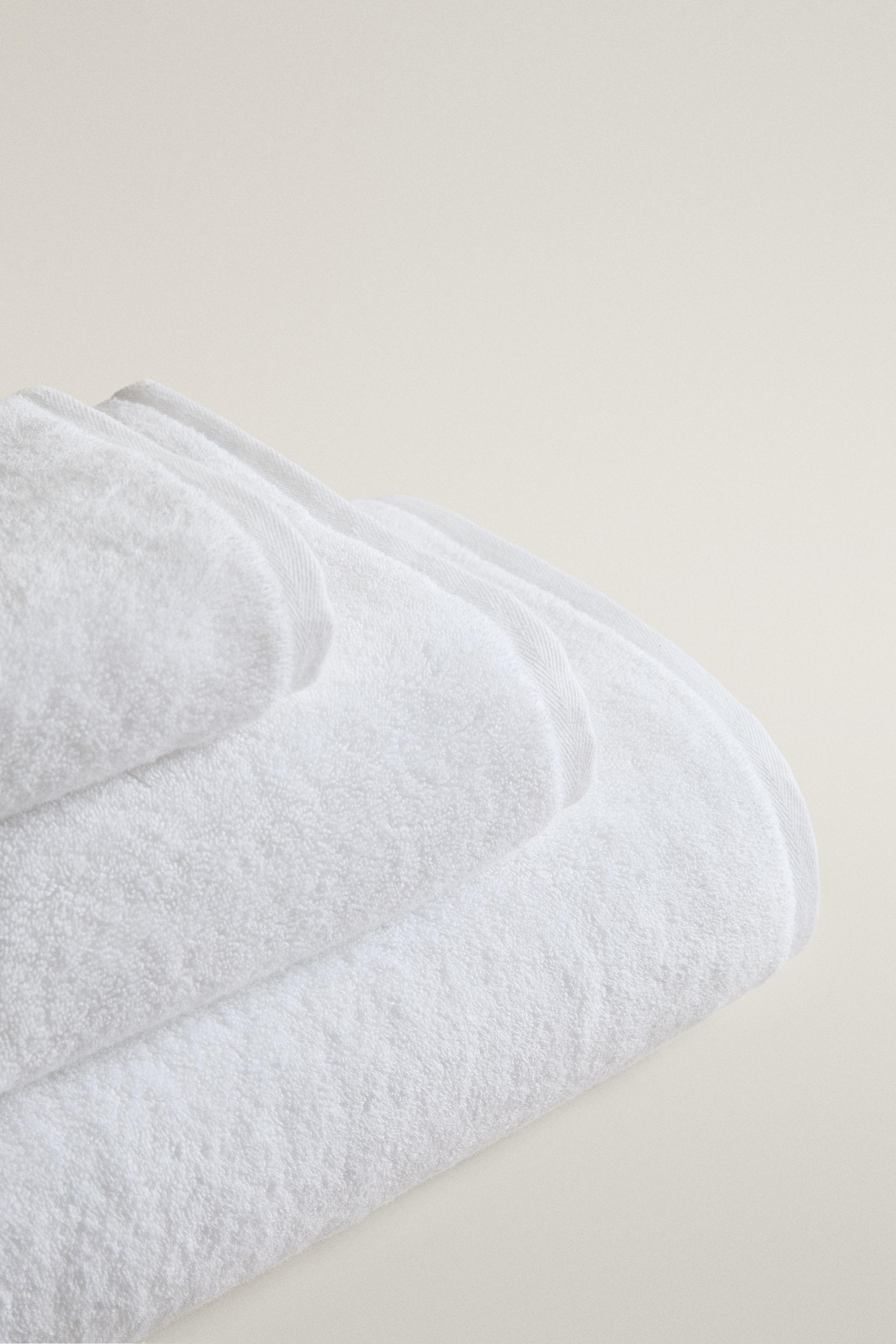 EXTRA SOFT COTTON BATH TOWEL (700 GSM)