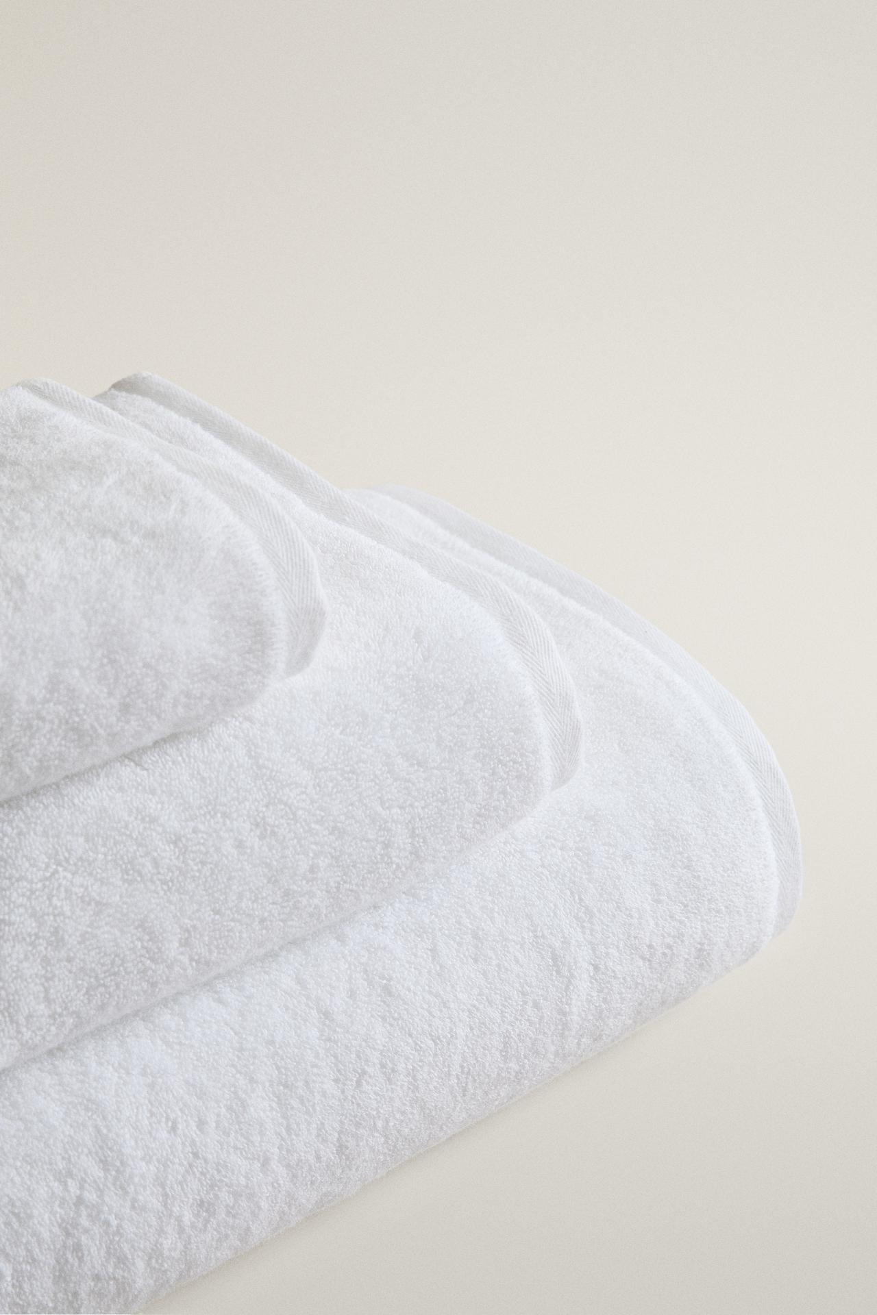 EXTRA SOFT COTTON BATH TOWEL (700 GSM) — White