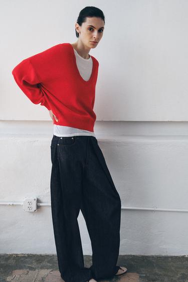 JERSEY PUNTO ESCOTE PRONUNCIADO - Rojo de Zara