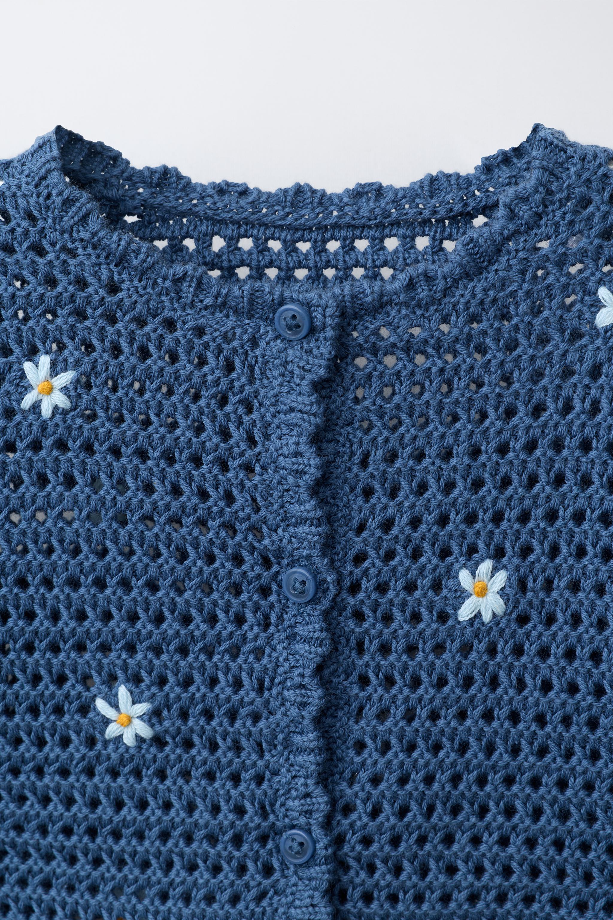 GILET EN MAILLE AJOURÉ À FLEURS BRODÉES