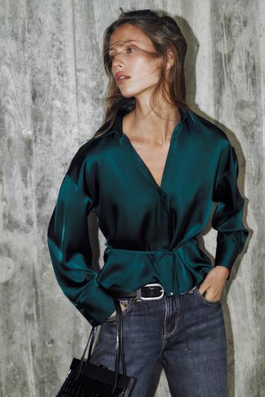 BLUSA SATINADA CINTURÓN FINO - Verde pato de Zara