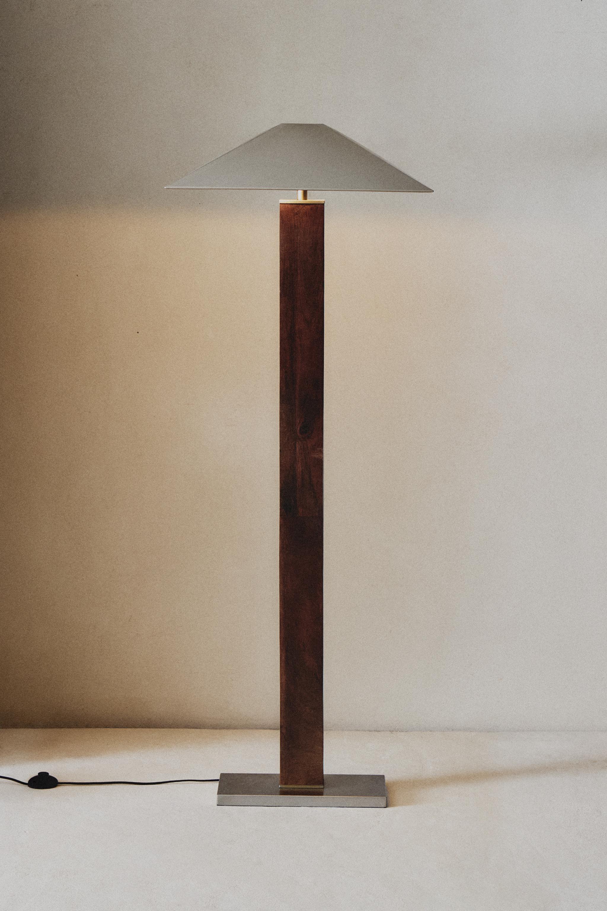METAL AND WOOD STEM LAMP
