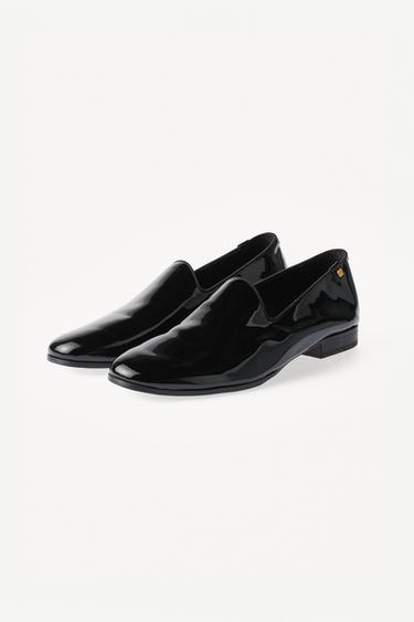 موكاسين جلدي لامع ويلي شافاريا X زارا - أسود by Zara