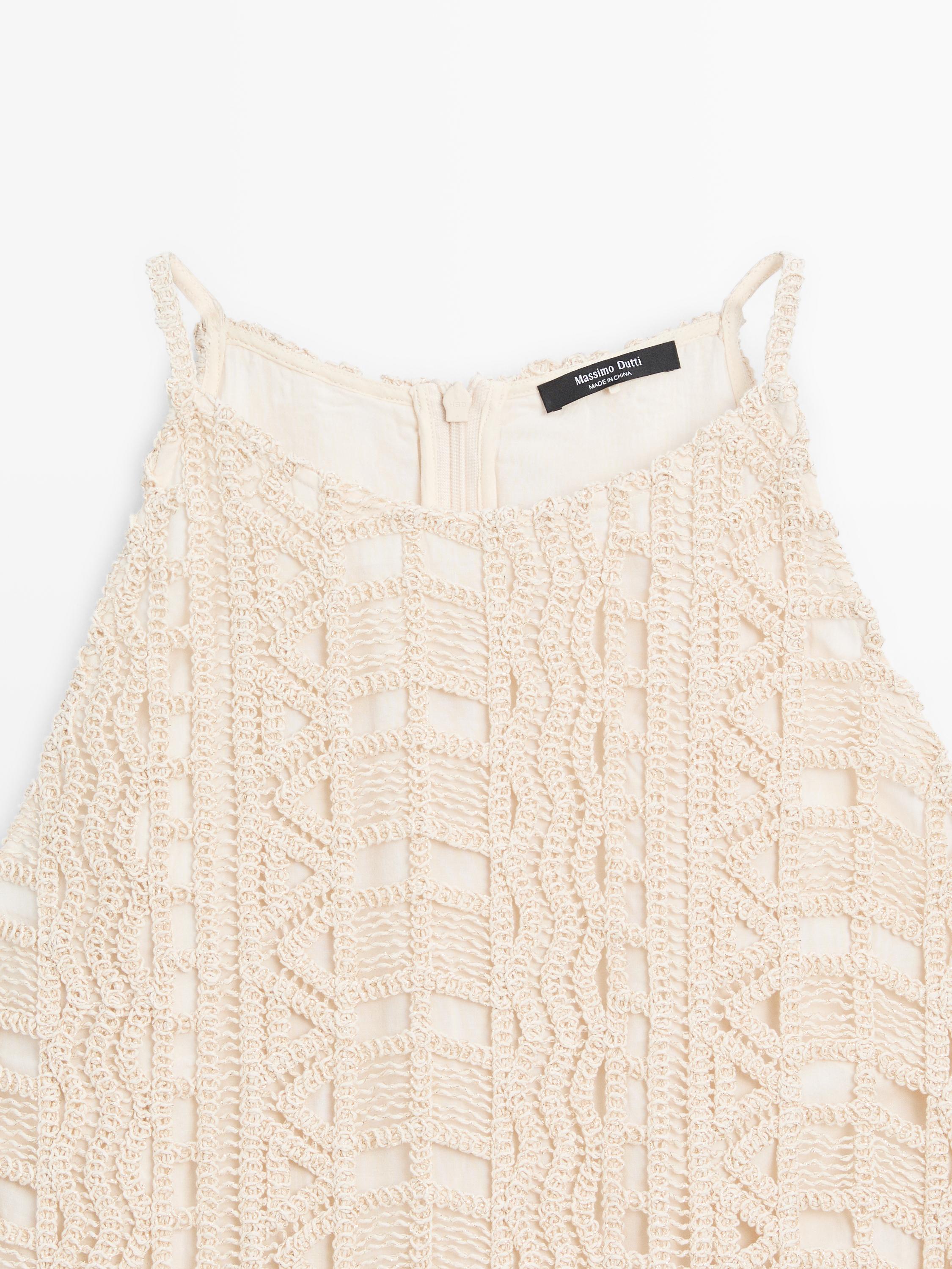 Robe courte ajourée métallisée