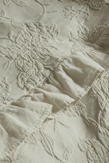 شرشف جاكار بحافة بكشكش - أخضر وسط الخاص بـ Zara