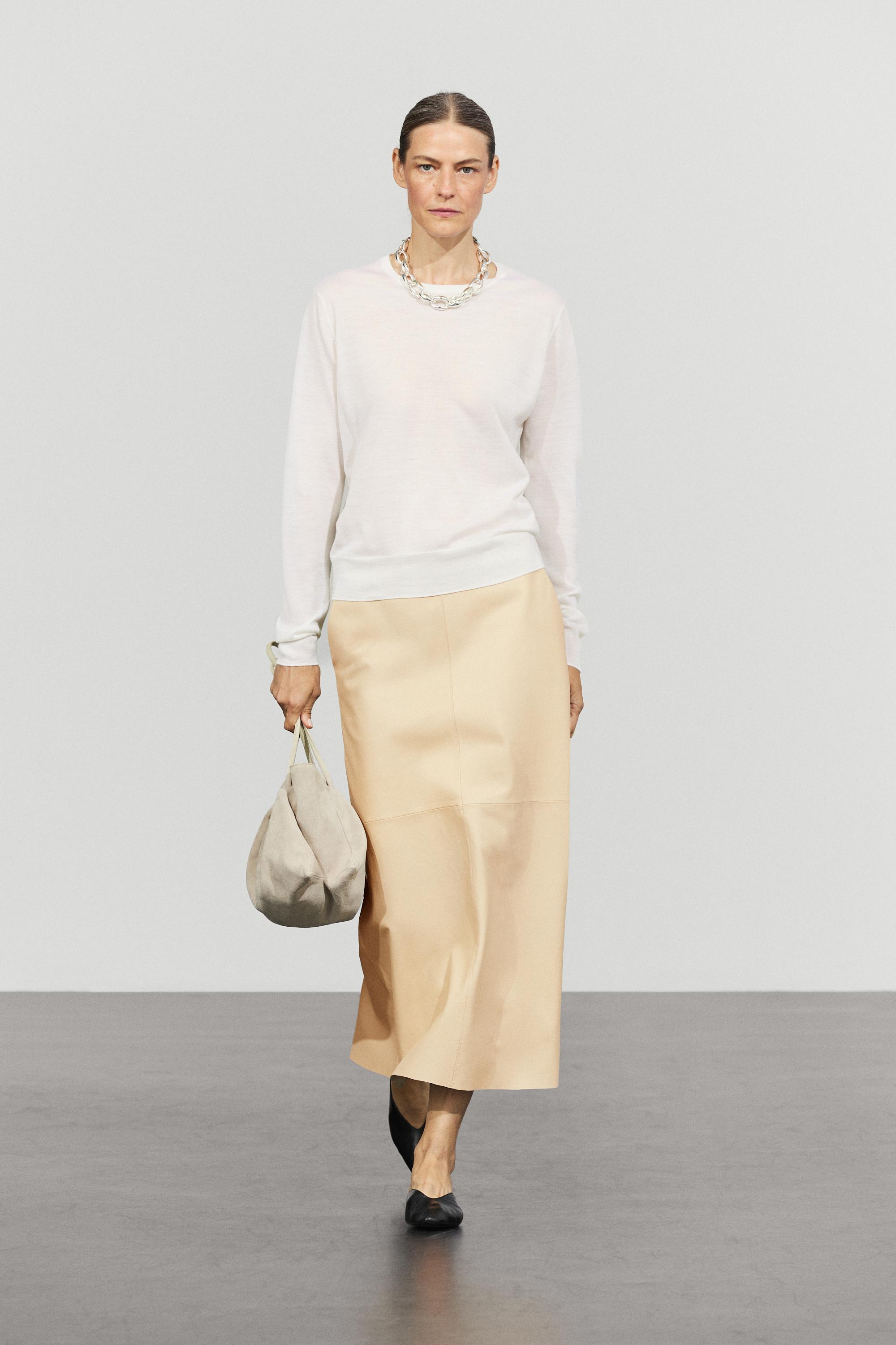 100% wool knit round neck sweater — Ecru