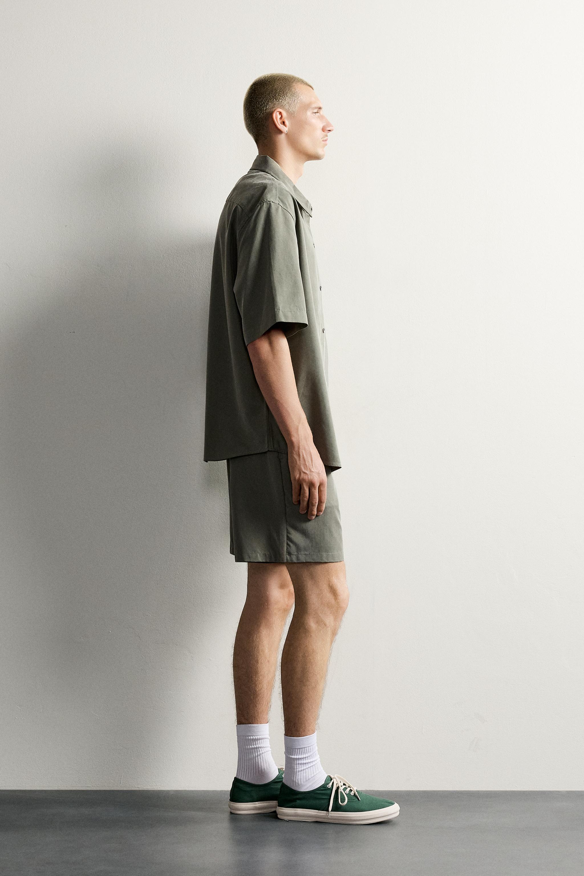 RELAXED FIT FLOWY SHORTS