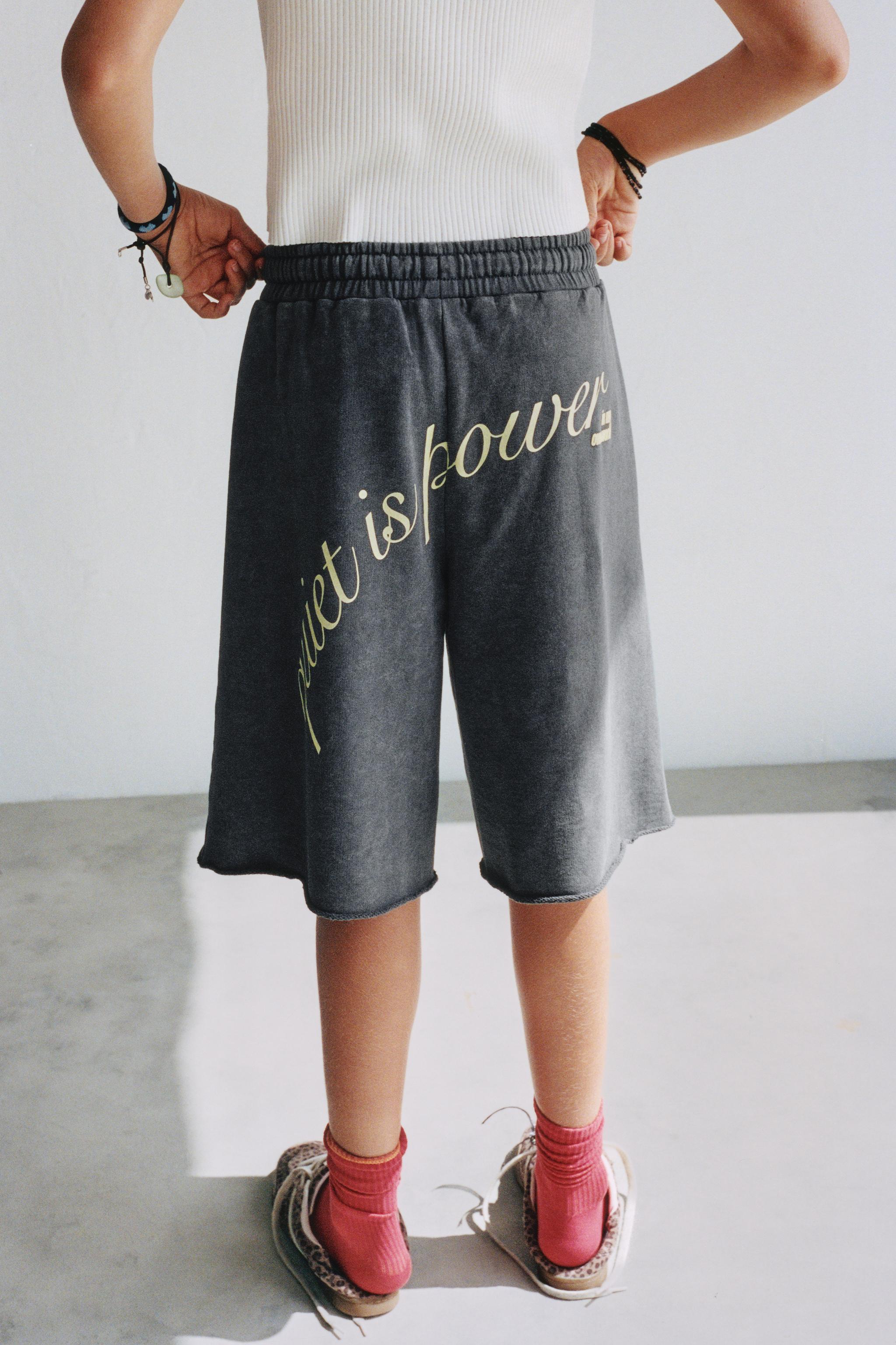 Детские шорты Zara LONG PRINTED TEXT BERMUDA SHORTS — фото 6