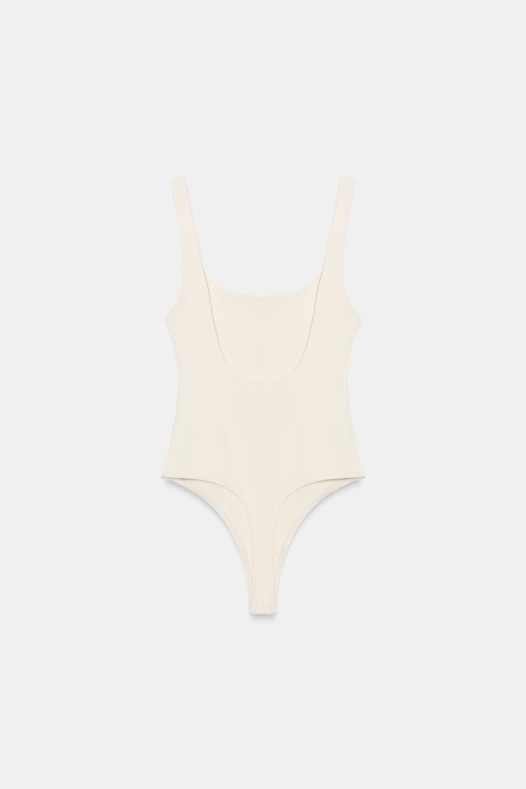 BODY DE ELASTANO CON ESCOTE CUADRADO 7