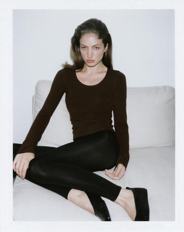 CAMISETA MANGA LARGA - Marrón de Zara