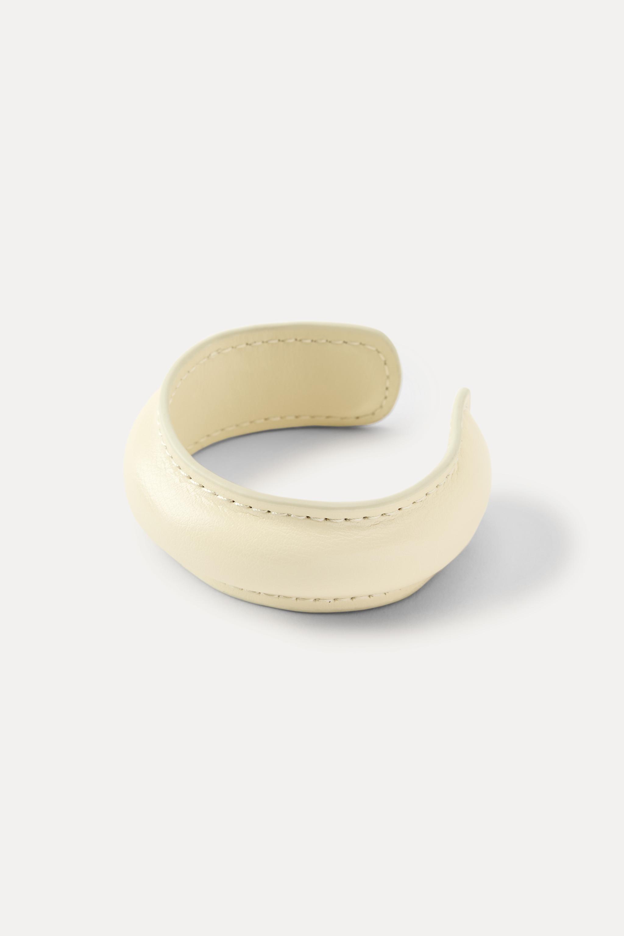 【ZARA】レザーバングル 3個セット ブルー | 4736/031/400 ZARA】レザーバングル 3個セット ブルー | 4736/031/400 (ZARA