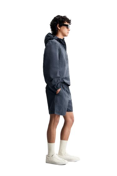 BLOUSON TECHNIQUE À CAPUCHE - Indigo clair de Zara - Image 1