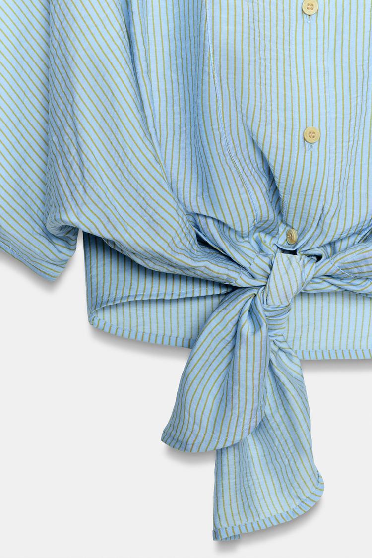 Camisa de rayas con nudo 8