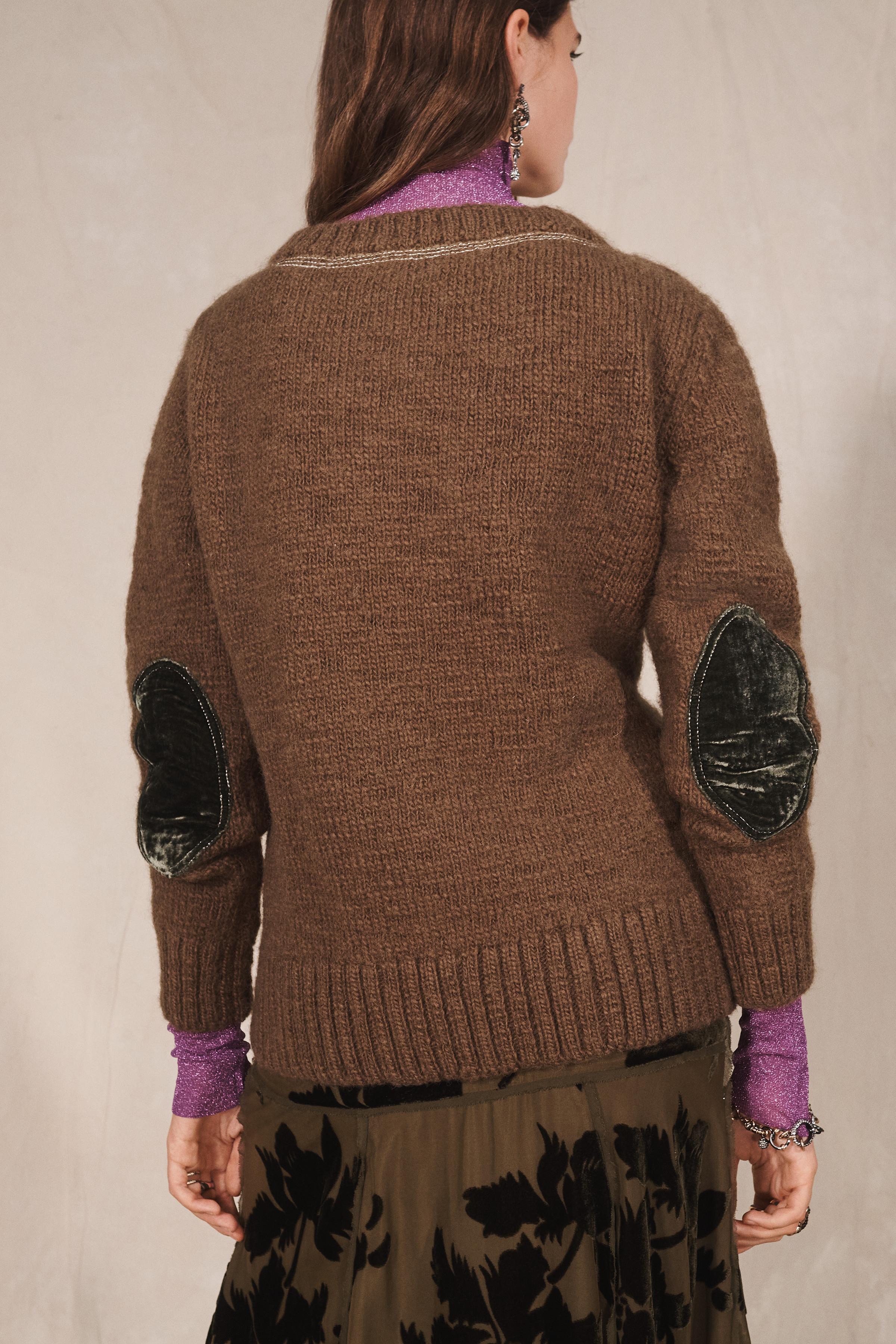 LIMITED EDITION WOOL SWEATER WITH BROOCH