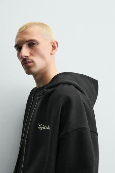 SWEAT CROPPED À CAPUCHE ET INSCRIPTIONS IMPRIMÉES - Noir de Zara - Image 4