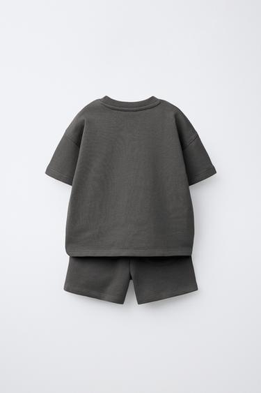 ENSEMBLE JOGGING T-SHIRT ET BERMUDA À ÉTIQUETTE - Noir de Zara - Image 1