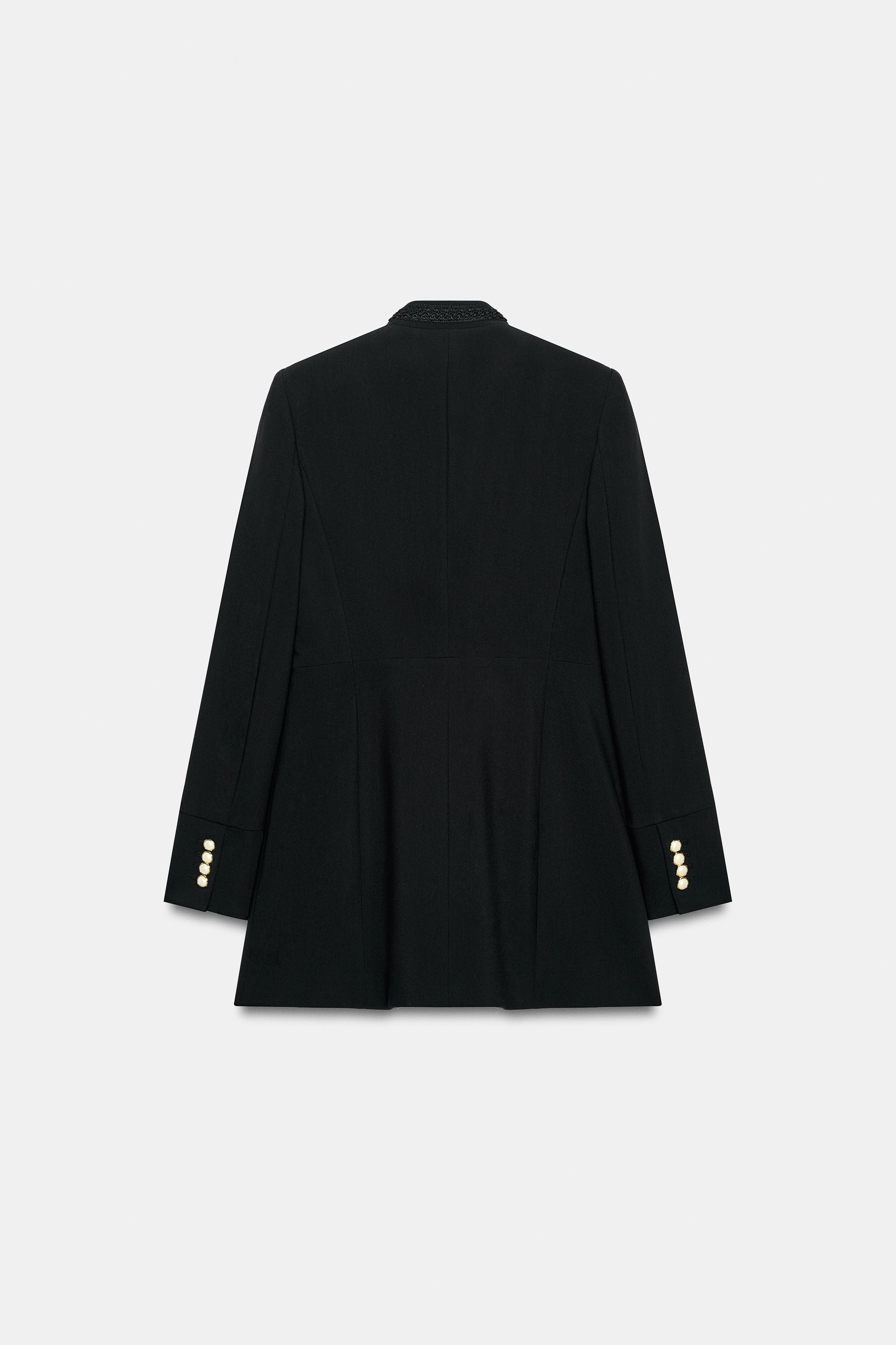 FITTED BUTTON COAT