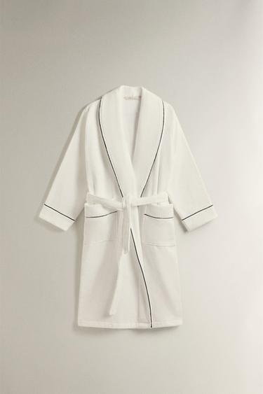 BATHROBE WITH PIPING (400 GXM²) - Black by Zara